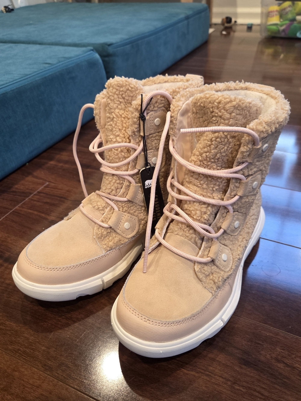 Sorel Sherpa-Lined Beige Winter Boot Sneakers Size 7